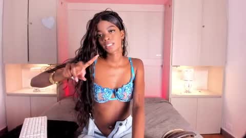 stefannyevans_ online show from April 30, 1:28 pm