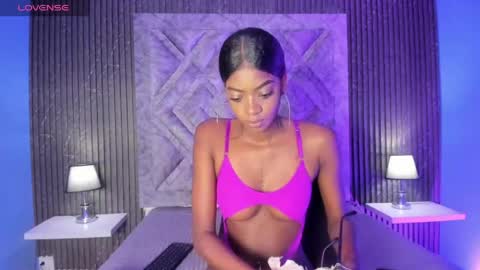 Snapshot of stefannyevans_ chatting on May 12, 1:19 pm stefannyevans_ online show from May 12, 1:19 pm
