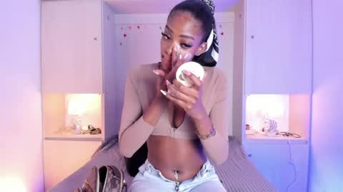 Snapshot of stefannyevans_ chatting on May 20, 12:44 pm stefannyevans_ online show from May 20, 12:44 pm