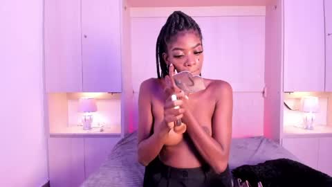 Snapshot of stefannyevans_ chatting on June 2, 1:24 pm stefannyevans_ online show from June 2, 1:24 pm