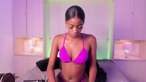 Snapshot of stefannyevans_ chatting on June 6, 12:43 pm stefannyevans_ online show from June 6, 12:43 pm