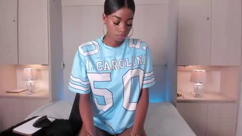 Snapshot of stefannyevans_ chatting on June 16, 2:09 pm stefannyevans_ online show from June 16, 2:09 pm