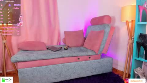 Snapshot of stefiqueen_11_ chatting on February 20, 5:55 am StefBri online show from February 20, 5:55 am