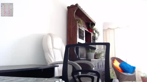 Snapshot of stefy_gomez_ chatting on May 24, 5:40 pm Estefany online show from May 24, 5:40 pm