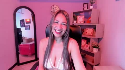 stefy_zea online show from November 18, 6:45 pm