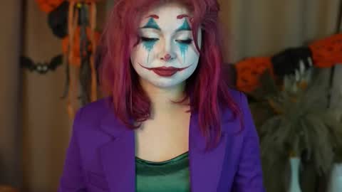 Stella online show from October 31, 11:17 pm