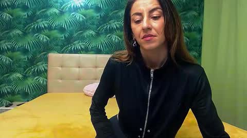 Snapshot of stella_john chatting on December 5, 8:00 am Stella John online show from December 5, 8:00 am