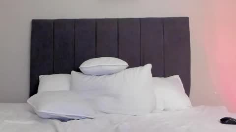 Snapshot of stella_luxury chatting on May 3, 12:33 pm Stella online show from May 3, 12:33 pm