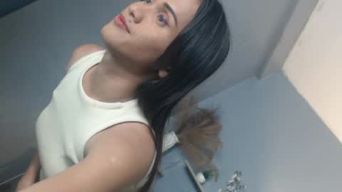 Snapshot of stella_siner chatting on May 7, 10:04 pm Stella Siner online show from May 7, 10:04 pm