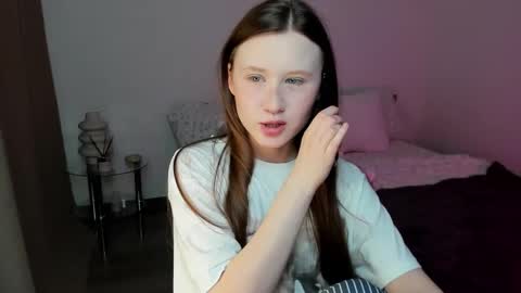 Snapshot of stella_sunny chatting on December 18, 1:23 pm stella_sunny online show from December 18, 1:23 pm