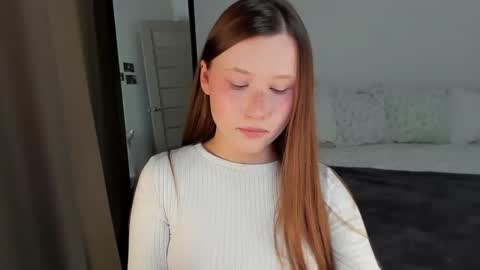 Snapshot of stella_sunny chatting on December 21, 5:40 pm stella_sunny online show from December 21, 5:40 pm