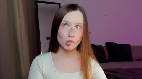 Snapshot of stella_sunny chatting on December 22, 3:00 pm stella_sunny online show from December 22, 3:00 pm