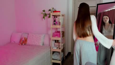 Snapshot of stella_sunny chatting on March 7, 11:07 am stella_sunny online show from March 7, 11:07 am