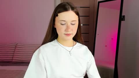 Snapshot of stella_sunny chatting on October 9, 6:06 pm stella_sunny online show from October 9, 6:06 pm