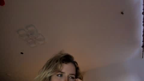 Snapshot of stella_vans chatting on December 21, 12:27 pm Asella online show from December 21, 12:27 pm