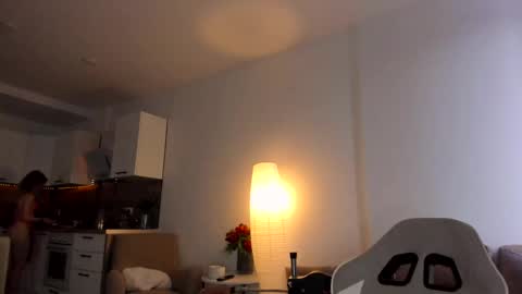 Snapshot of stella_vans chatting on February 20, 11:53 am Asella online show from February 20, 11:53 am