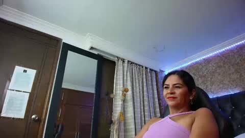 Snapshot of stella_xue chatting on October 9, 9:57 pm Estella online show from October 9, 9:57 pm