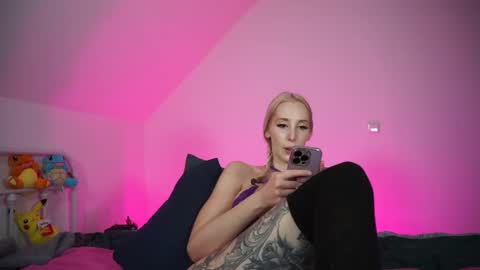 Snapshot of stellacinderella chatting on March 5, 2:23 pm StellaCinderella online show from March 5, 2:23 pm