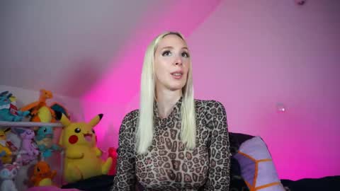 Snapshot of stellacinderella chatting on October 19, 1:23 pm StellaCinderella online show from October 19, 1:23 pm