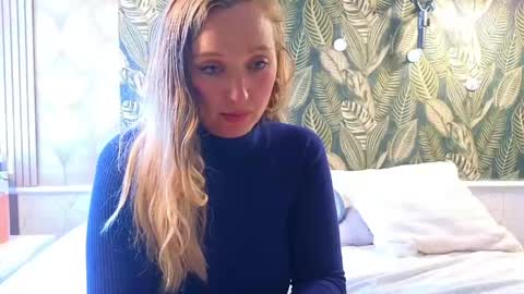 Snapshot of stellaflowerpower chatting on May 7, 11:15 am StellaFlowerPower online show from May 7, 11:15 am