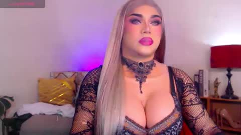 CALL ME STELLA online show from November 11, 2:44 am