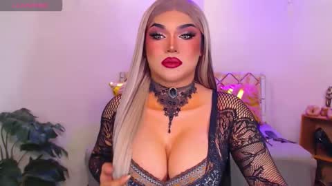 CALL ME STELLA online show from November 17, 10:10 am