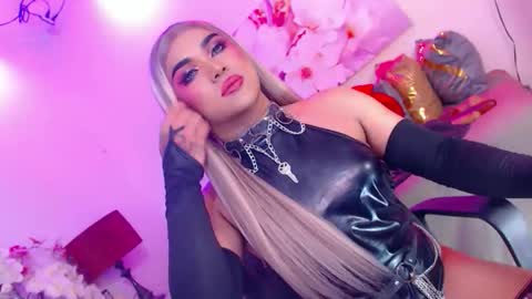 CALL ME STELLA online show from April 25, 1:41 pm