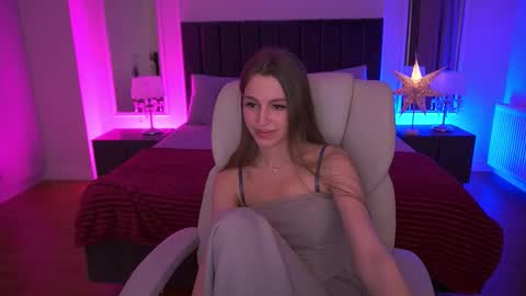 stellahoneywell online show from March 6, 2:13 pm