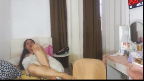Snapshot of stellahugets chatting on May 19, 3:13 am Stella online show from May 19, 3:13 am
