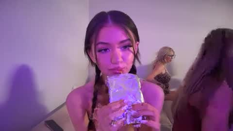 Snapshot of stellapearl chatting on September 20, 5:41 am stellapearl online show from September 20, 5:41 am