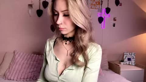 Snapshot of stellar_blade chatting on May 15, 3:13 am Alexia online show from May 15, 3:13 am
