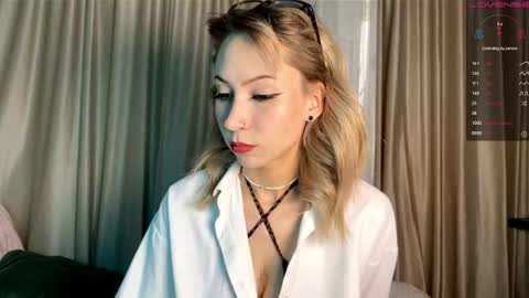 Snapshot of stellar_blade chatting on June 17, 3:20 am Alexia online show from June 17, 3:20 am