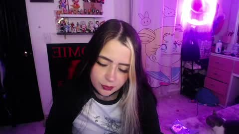 Snapshot of stephani_rousso chatting on May 15, 11:01 pm joha cosmo online show from May 15, 11:01 pm