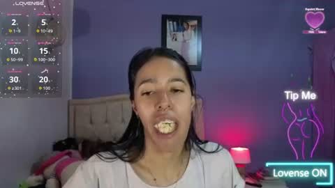 Snapshot of stephania_t chatting on July 30, 2:05 pm Stephania online show from July 30, 2:05 pm
