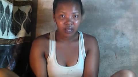 Snapshot of stephanie172 chatting on December 22, 2:25 pm stephanie172 online show from December 22, 2:25 pm