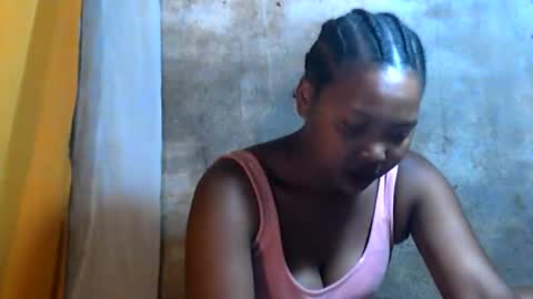 Snapshot of stephanie172 chatting on January 12, 3:28 pm stephanie172 online show from January 12, 3:28 pm