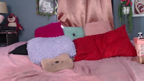 Snapshot of stephanie_golden chatting on December 8, 10:03 pm    IG  stephani 3333 online show from December 8, 10:03 pm