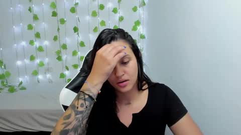 Snapshot of stephanie_ross_ chatting on December 19, 12:34 am Stephanie online show from December 19, 12:34 am