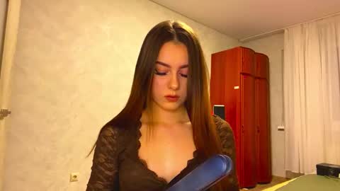 Stephani online show from March 18, 3:15 pm