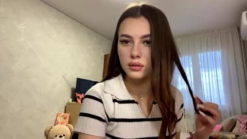 Stephani online show from May 3, 3:18 pm