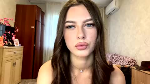 Snapshot of stephaniflicek chatting on June 7, 4:00 pm Stephani online show from June 7, 4:00 pm