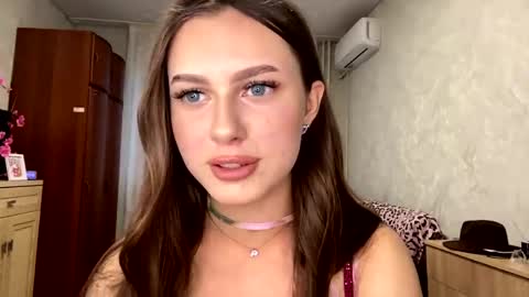 Snapshot of stephaniflicek chatting on June 8, 3:45 pm Stephani online show from June 8, 3:45 pm
