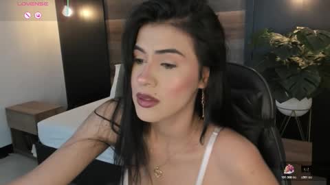 S T E P H A N Y A online show from March 3, 7:31 pm