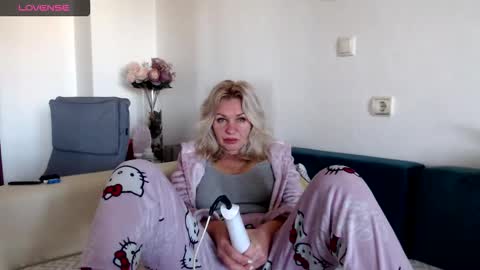 Snapshot of stephanydoll chatting on January 19, 1:04 pm stefany online show from January 19, 1:04 pm