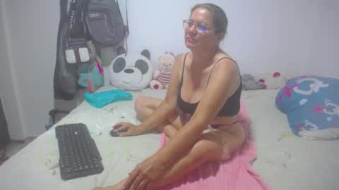 Snapshot of stepmom_slut_50_ chatting on March 8, 7:20 pm Angie mature online show from March 8, 7:20 pm