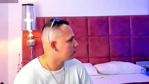 Snapshot of steve__ross chatting on December 15, 4:17 am steve__ross online show from December 15, 4:17 am