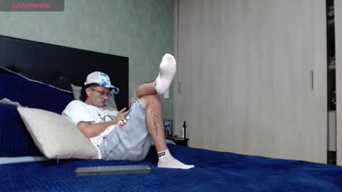 Snapshot of steve_hornyboy chatting on October 19, 12:55 am sebas online show from October 19, 12:55 am