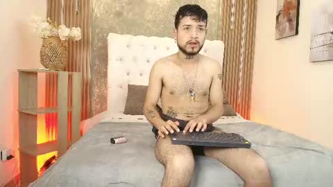Snapshot of steven_skiing chatting on June 23, 3:26 am STEVEN online show from June 23, 3:26 am
