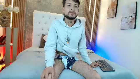 Snapshot of steven_skiing chatting on June 25, 4:23 am STEVEN online show from June 25, 4:23 am