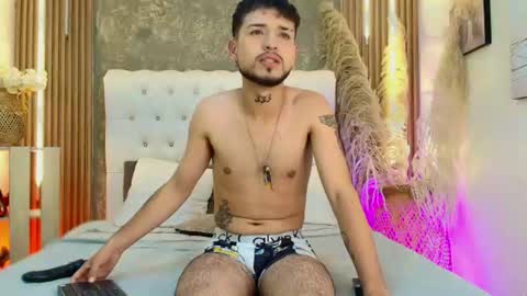 Snapshot of steven_skiing chatting on July 3, 3:13 am STEVEN online show from July 3, 3:13 am
